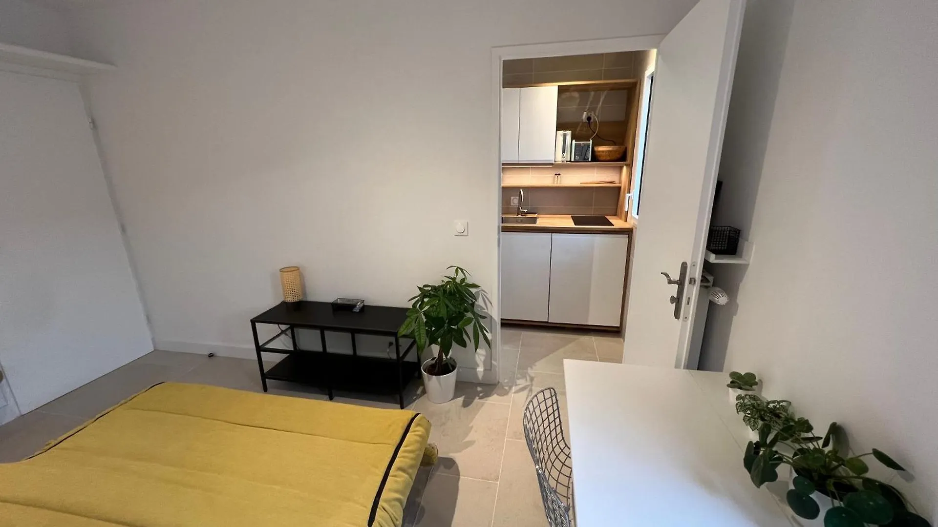 Studio Independant Avec Terrasse 维勒瑞夫 民宿