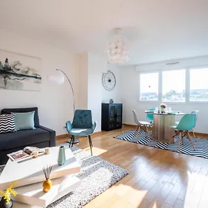 Immotovo - Moderne - Paris 8 Min - Parking - Netflix Appartement